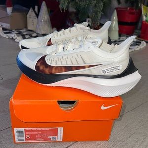 Cream white, size 8 woman’s Nike zoom gravity.